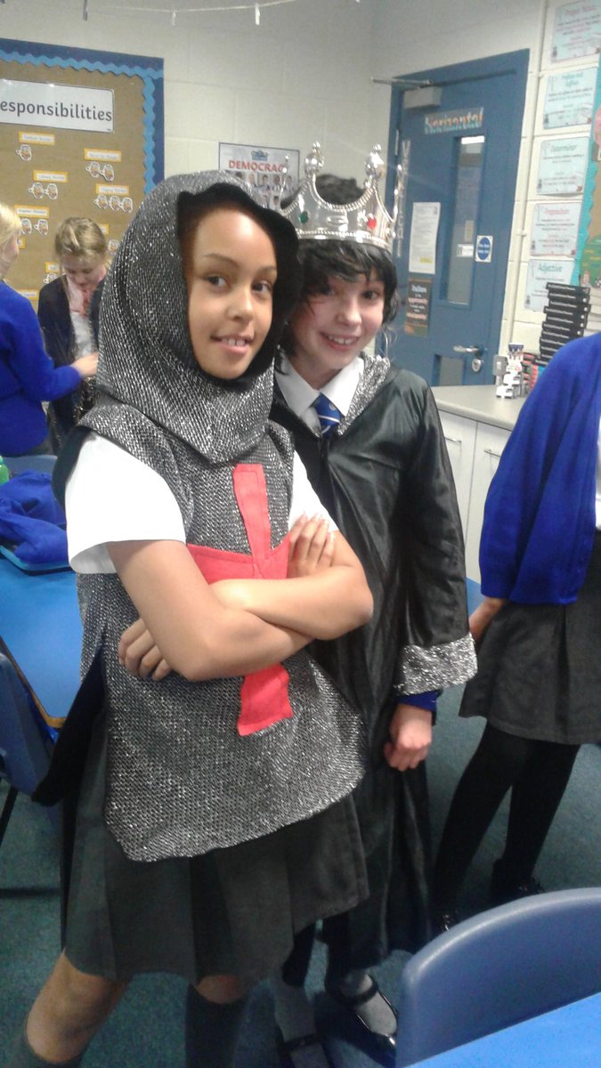 MosspitsYear6's tweet image. 6B are practising their Medieval films that they&apos;re going to record next week 👑👖🎩#computing #year6computing