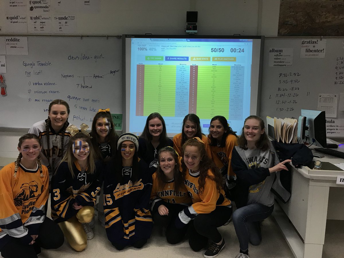 iamsenorasgroi's tweet photo. Working hard before the rally! #APSpanish #all50words #supersmart https://t.co/YryRZ7TTfE