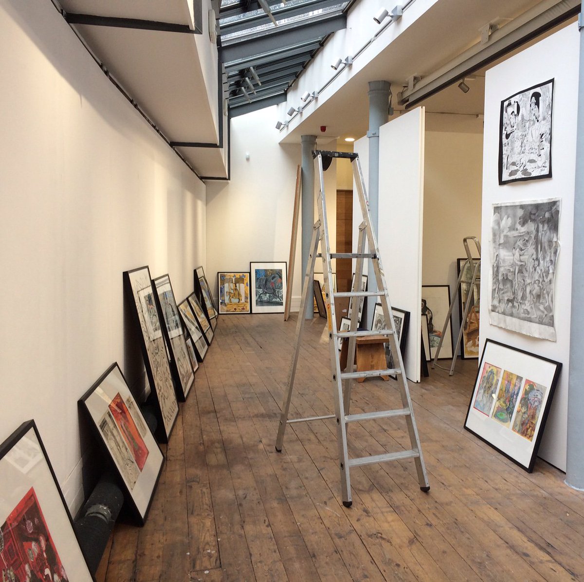 RoyalDrawing's tweet photo. We are hanging the Drawing Year 2016/17 End of Year Exhibition in our Shoreditch gallery this week. Over 300 drawings and works on paper by our outgoing Drawing Year - all for sale. Open from 29 Nov - 16 Jan 2018 https://t.co/SkbXDy7Ux7