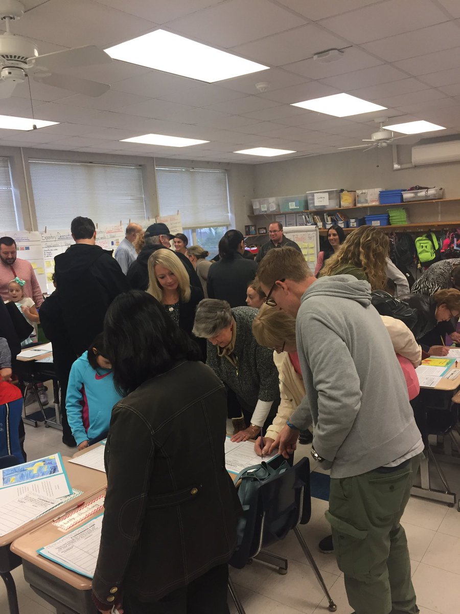 janeentenkate's tweet photo. A huge thank you to the many parents and grandparents who came and helped us celebrate our personal narratives! @WPSCoolidge https://t.co/JWD9I7A4tQ