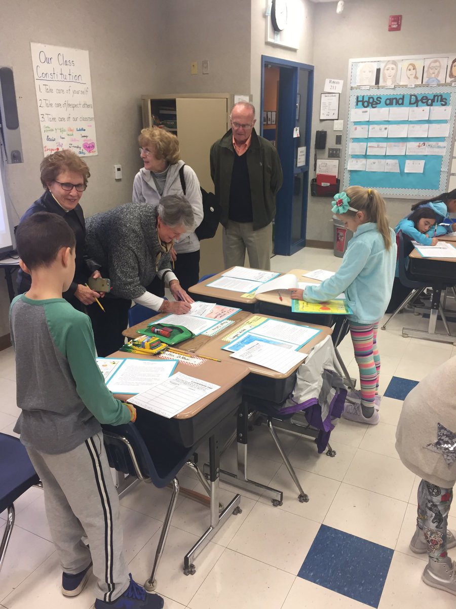 janeentenkate's tweet photo. A huge thank you to the many parents and grandparents who came and helped us celebrate our personal narratives! @WPSCoolidge https://t.co/JWD9I7A4tQ