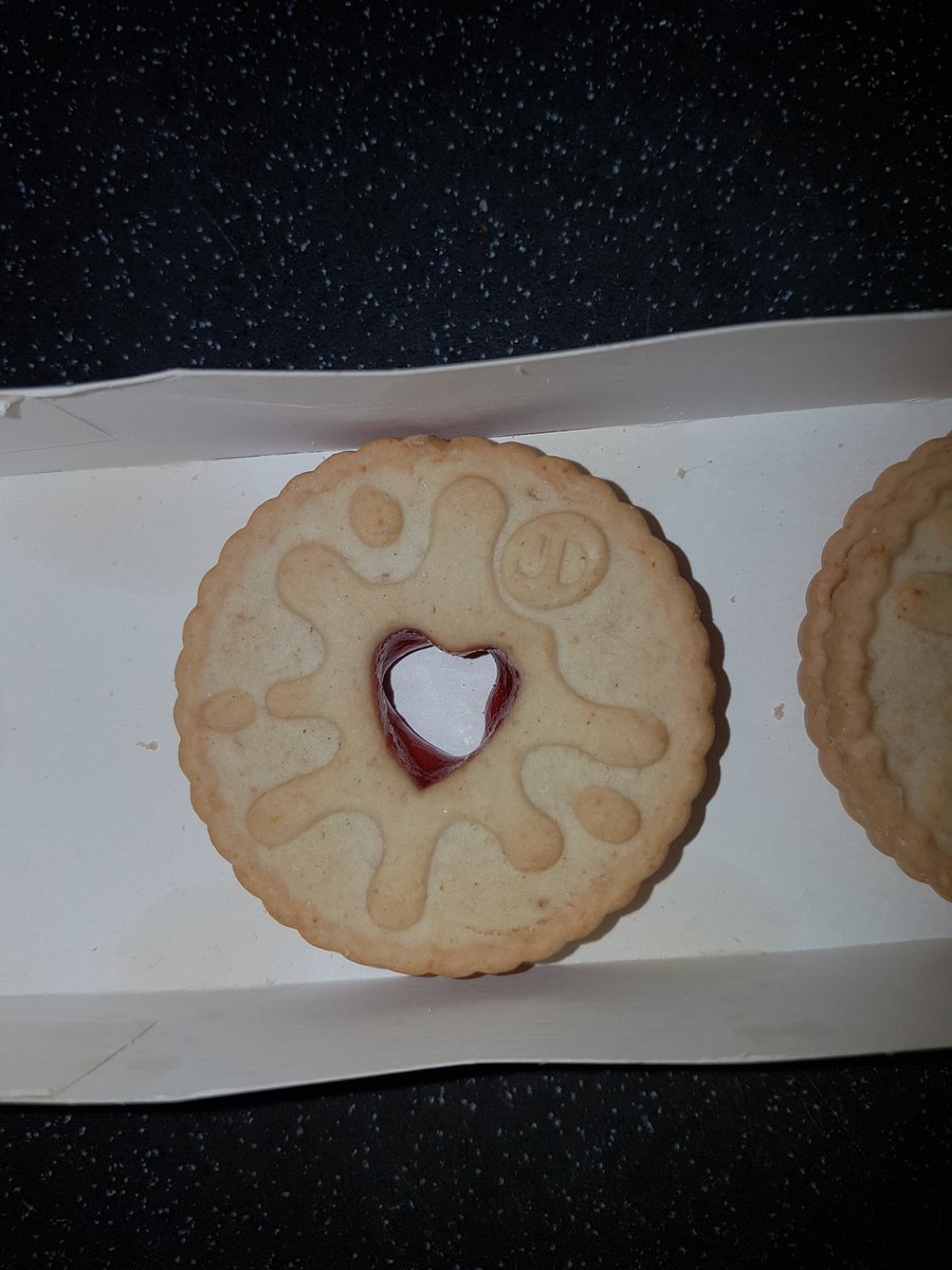SCastle1987's tweet image. You've ruined my life... #heartbroken #burtonsbiscuits #jammydodgers