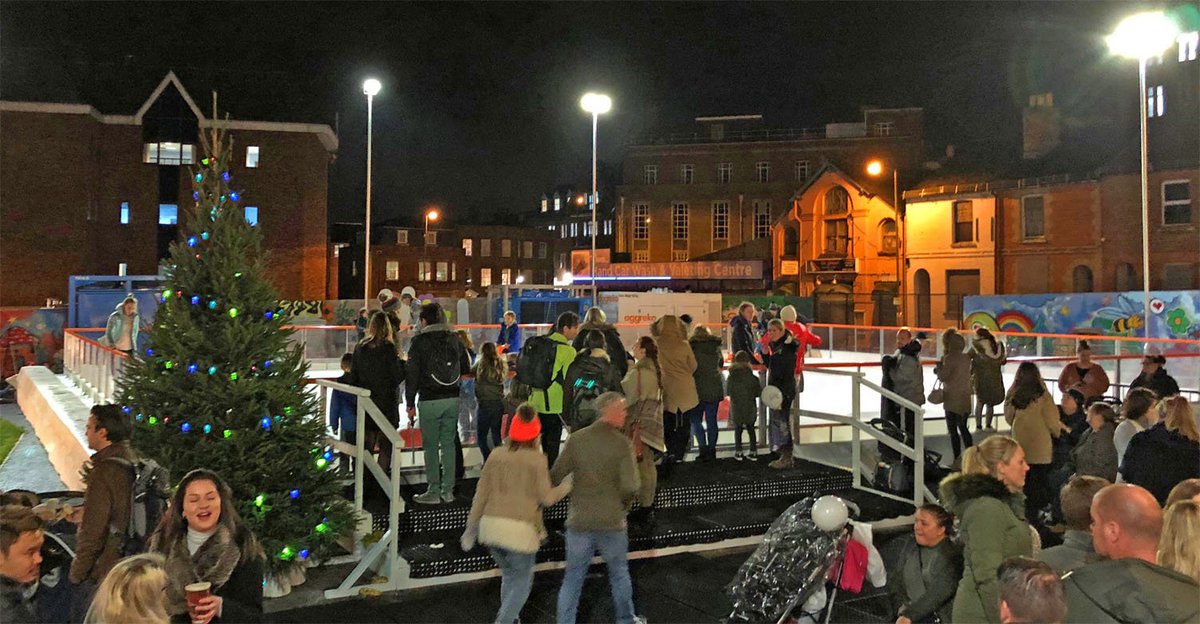 VillageIceRink's tweet photo. We're skating from 2pm till 8pm tonight right in the centre of #Guildford  theres a great Christmas market @VillageGford  and some deals for Early Bird Skaters - check out  https://t.co/Z4yuSdTKZq https://t.co/lHS6CKvKEl