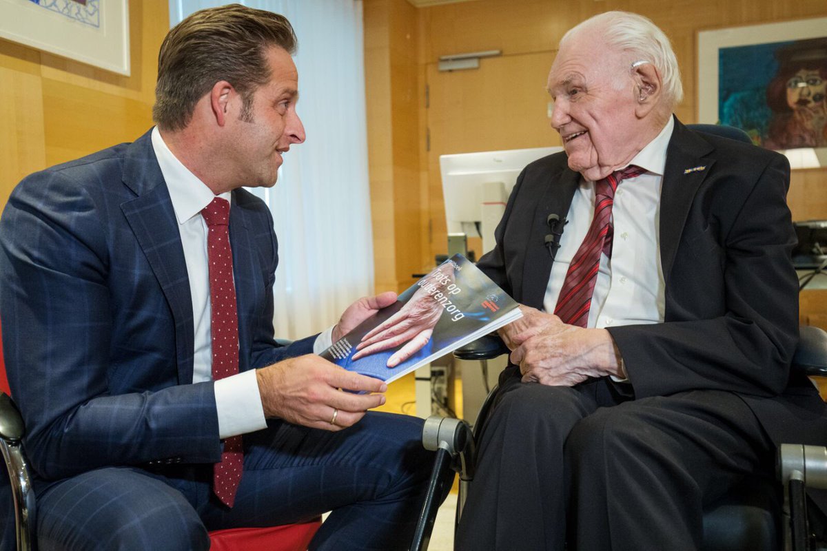 Vandaag ontving ik van Wim Bernsen het witboek Trots op Ouderenzorg. Mooi initiatief van het Nationaal <a href="/Ouderenfonds/">Nat. Ouderenfonds</a>, Hugo Borst en Carin Gaemers. Een bundel vol positieve verhalen en goede voorbeelden ter inspiratie op weg naar een betere #ouderenzorg.