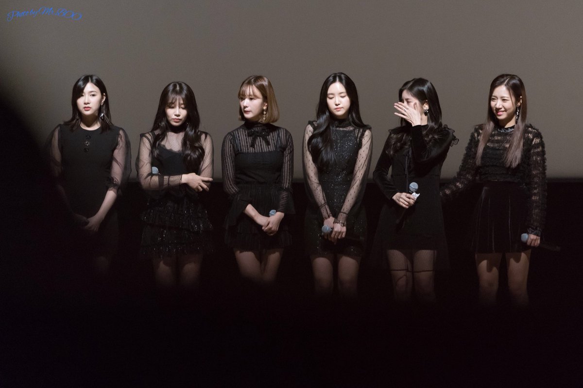 MrBOO_APINK's tweet photo. 20171122 #APINK @ premium event @Apinkpcr @Apinkbm @Apinkjej @Apinksne @APINKKNJ @Apinkohy  Tears of dissolution of Japanese fan club。。。😭😭😭😭😭😭 https://t.co/ewmTAOzpkB