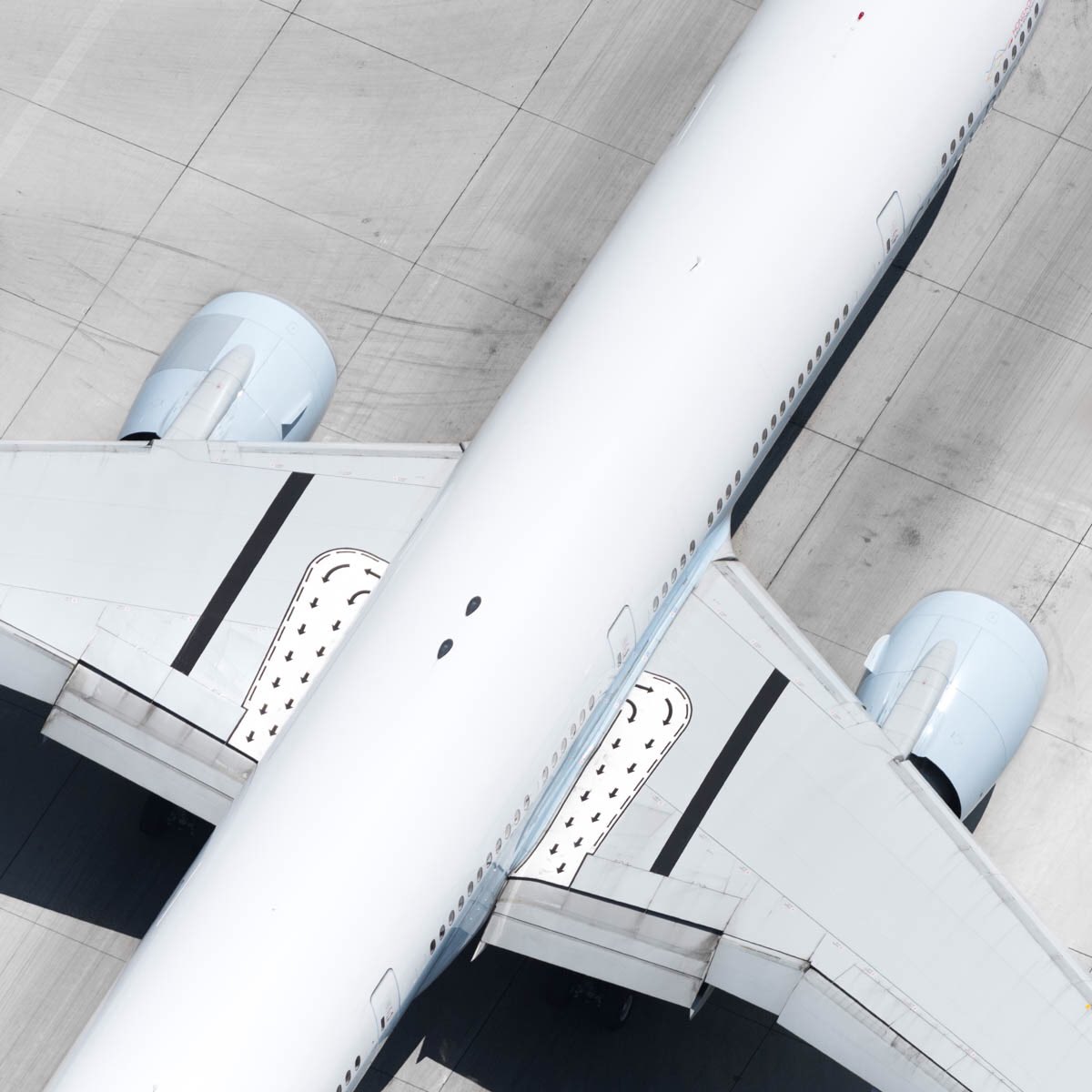 laird_kay's tweet photo. Loving the graphics on the wing of this @cathaypacific 777. #flaptastic on #wingwednesday https://t.co/5knsFdIqzu https://t.co/3PdvfK5uGQ