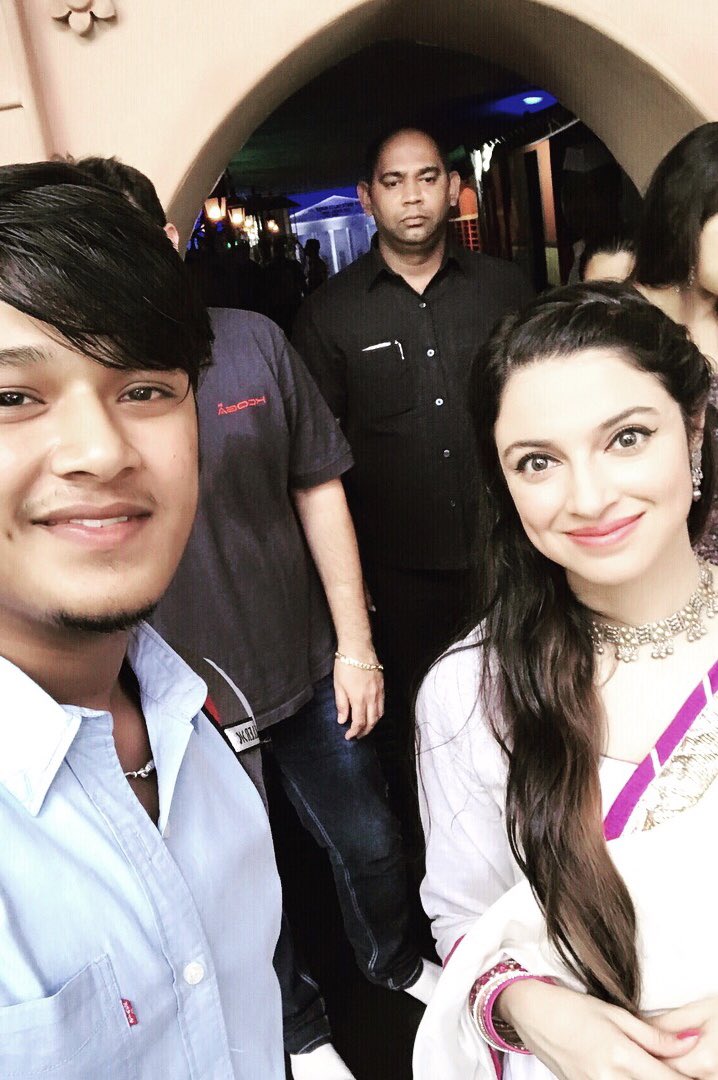 hashtagparinda's tweet photo. Want To Meet You Again & Again! @iamDivyaKhosla Mam! 🌟
#HappyMoment #BeLikeBulbul ❤️ https://t.co/DAQcnnCyzp
