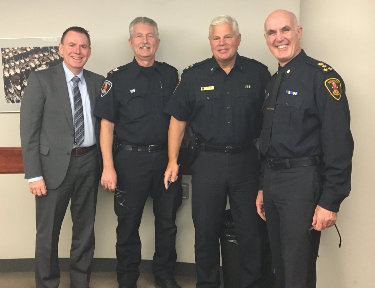 WindsorPolice's tweet image. Chief Frederick happy to have remaining active members of #Classof84 present at the morning meeting today. #StillLookingGood