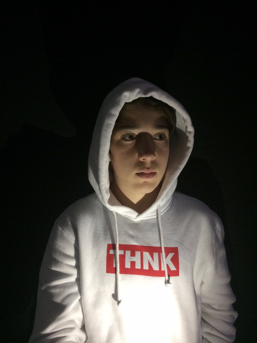 Simon_ISB's tweet photo. #mslearns #photography #Portraitphotogray #lighting https://t.co/TvRN8fZ6UP
