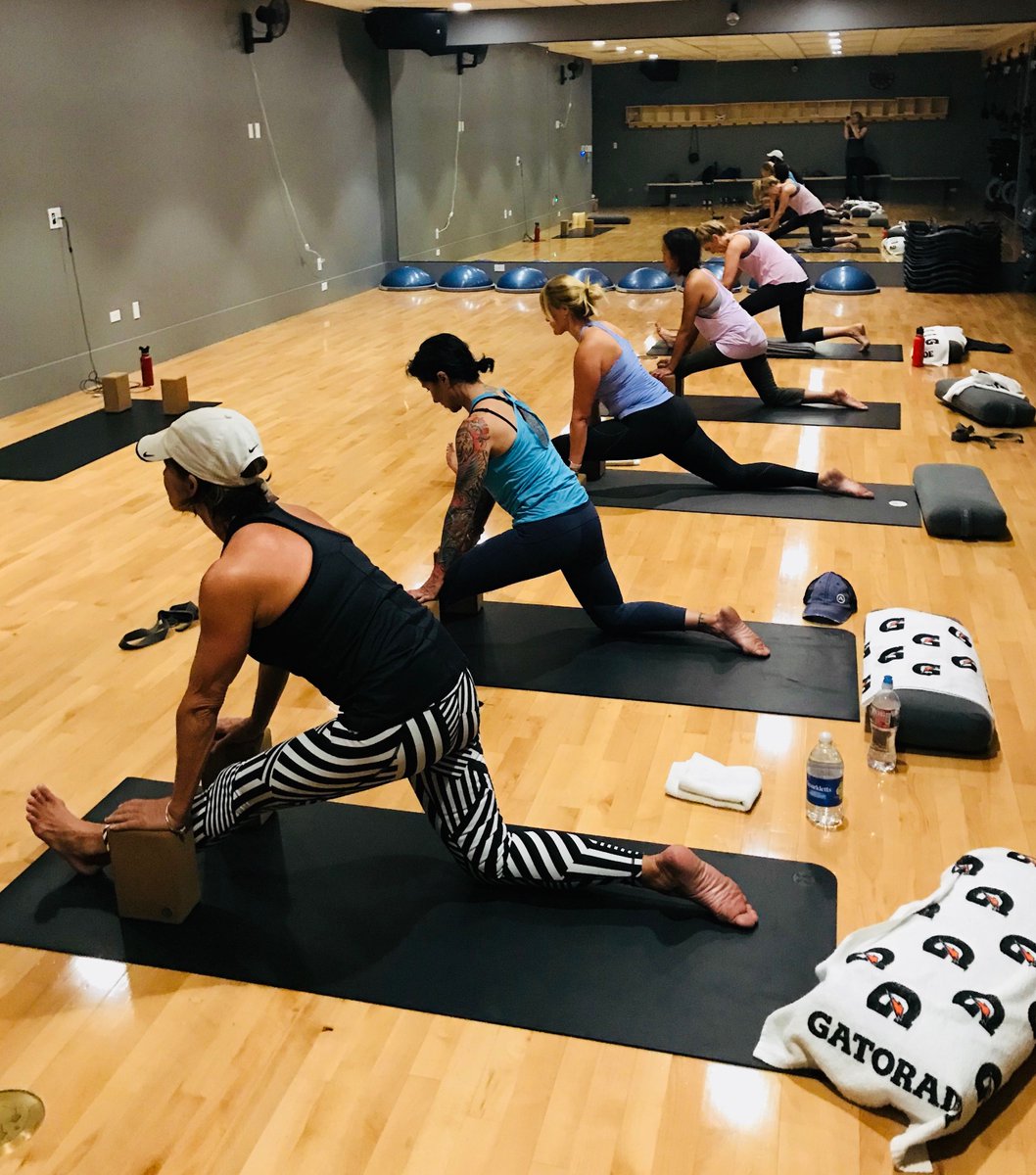 Sahqyoga's tweet photo. Ardha Hanumanasana (Half-Splits Pose) is no easy shape to hold... don’t be fooled by these yoginis’ effortlessness!  #RISEwithSA https://t.co/OuHfpSCacr