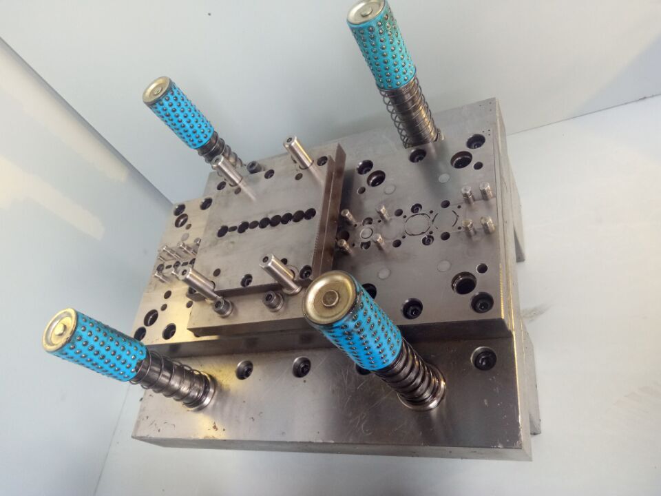 五金模具，TYPE-C接口连续拉伸模具