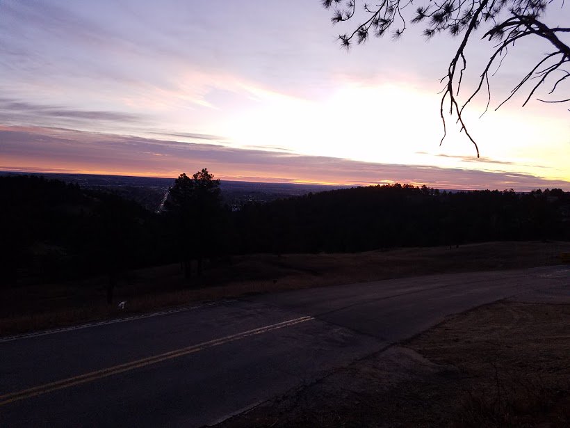 StephanyBeshara's tweet photo. Rarely a day goes by without a beautiful sunrise from Skyline Drive #SkylineStudio #KOTATV #KOTAWeather #SouthDakota #SDsunrise https://t.co/1izQOYY51Q