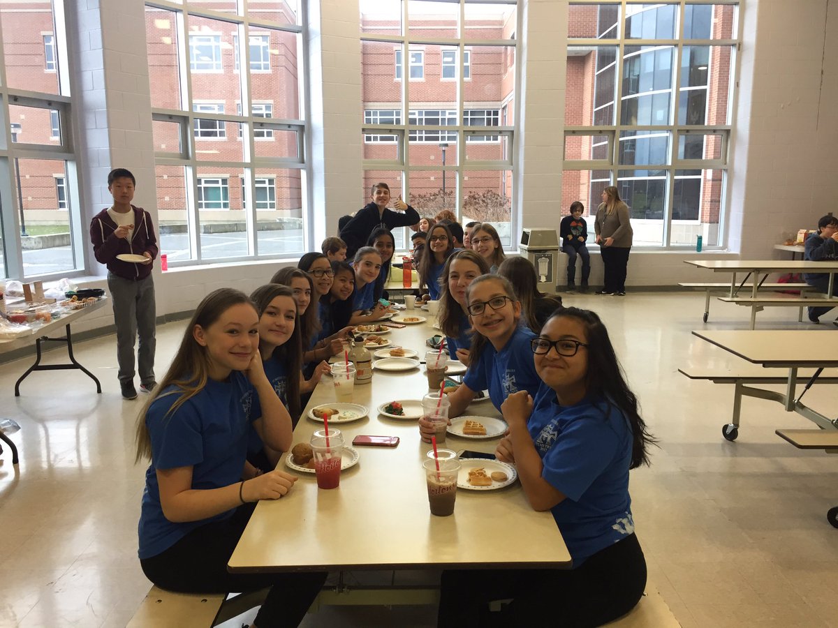 TITANSPORTS78's tweet photo. @MotherTeresaHS Resiliency Day Breakfast for 801 &amp; 807. Good eats to start the day!!! https://t.co/7L90HgnHeL