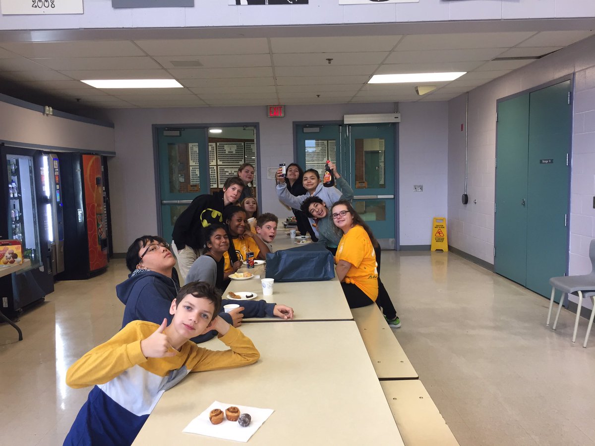 TITANSPORTS78's tweet photo. @MotherTeresaHS Resiliency Day Breakfast for 801 &amp; 807. Good eats to start the day!!! https://t.co/7L90HgnHeL