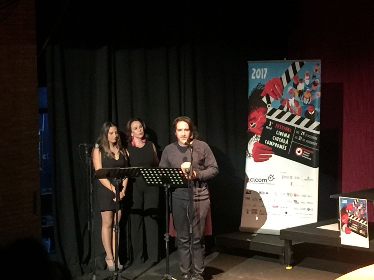 Savinellifilms's tweet photo. Hemos ganado el premio a la Mejor película realizada con micromecenazgo en el III Festival Cinema Ciutadà Compromés 2017. https://t.co/pFVp6pbks9