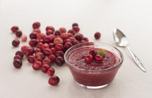 ThePropelApp's tweet image. This recipe for Homemade Cranberry Sauce is super easy. It has just three ingredients and only takes a few minutes to make. Full recipe in the app. #ThanksgivingHack

#thanksgiving #freshebt #snap