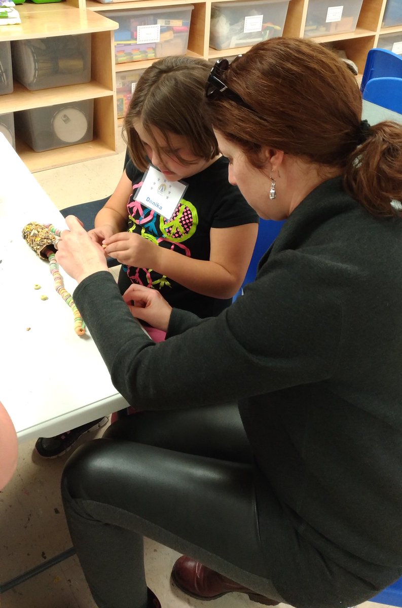 Reach4Rainbows's tweet photo. Who knew you could make a necklace out of Fruit Loops and an empty toilet paper tube? The girls at Reaching for Rainbows mastered this talent this week, along with hat making and other awesome skills. https://t.co/xrFzogePJe