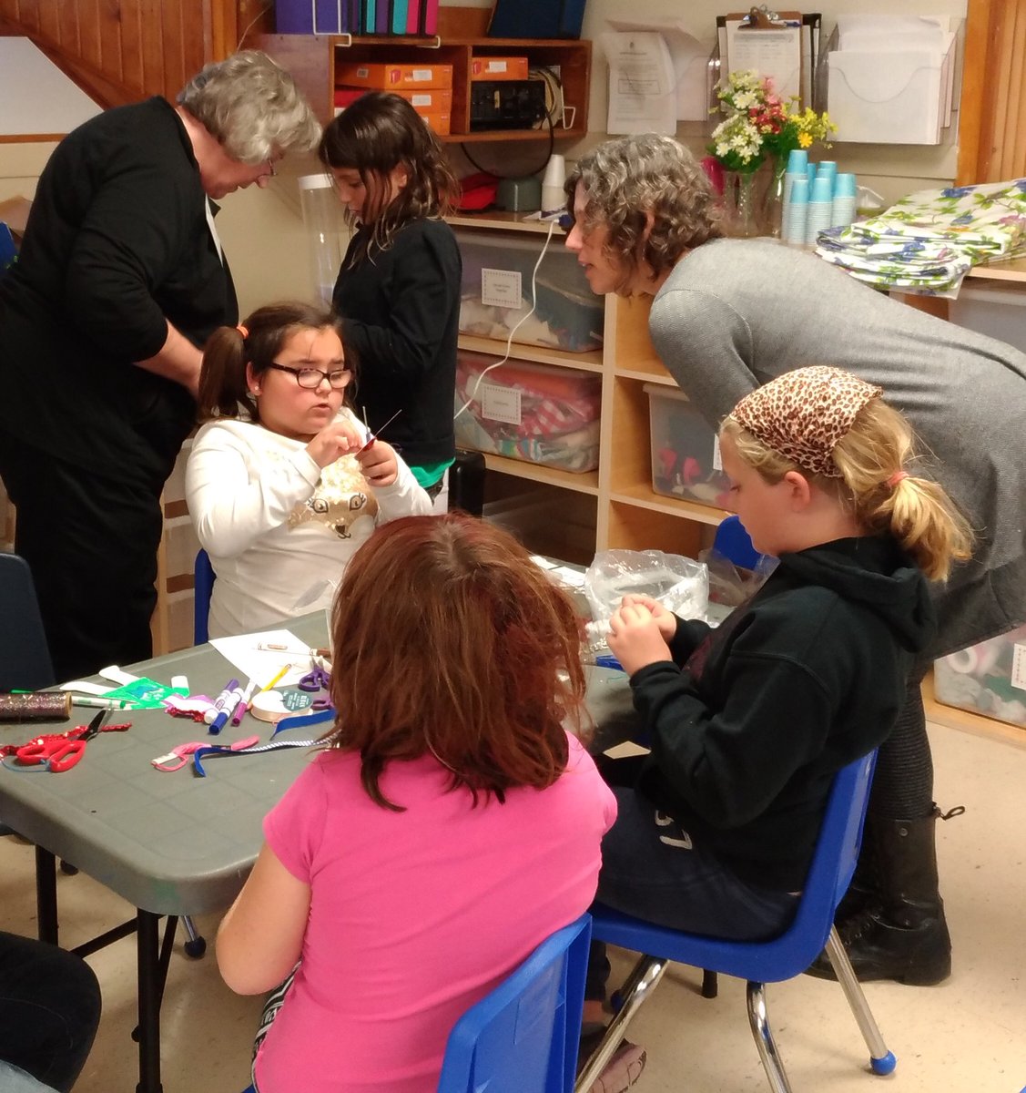 Reach4Rainbows's tweet photo. Who knew you could make a necklace out of Fruit Loops and an empty toilet paper tube? The girls at Reaching for Rainbows mastered this talent this week, along with hat making and other awesome skills. https://t.co/xrFzogePJe