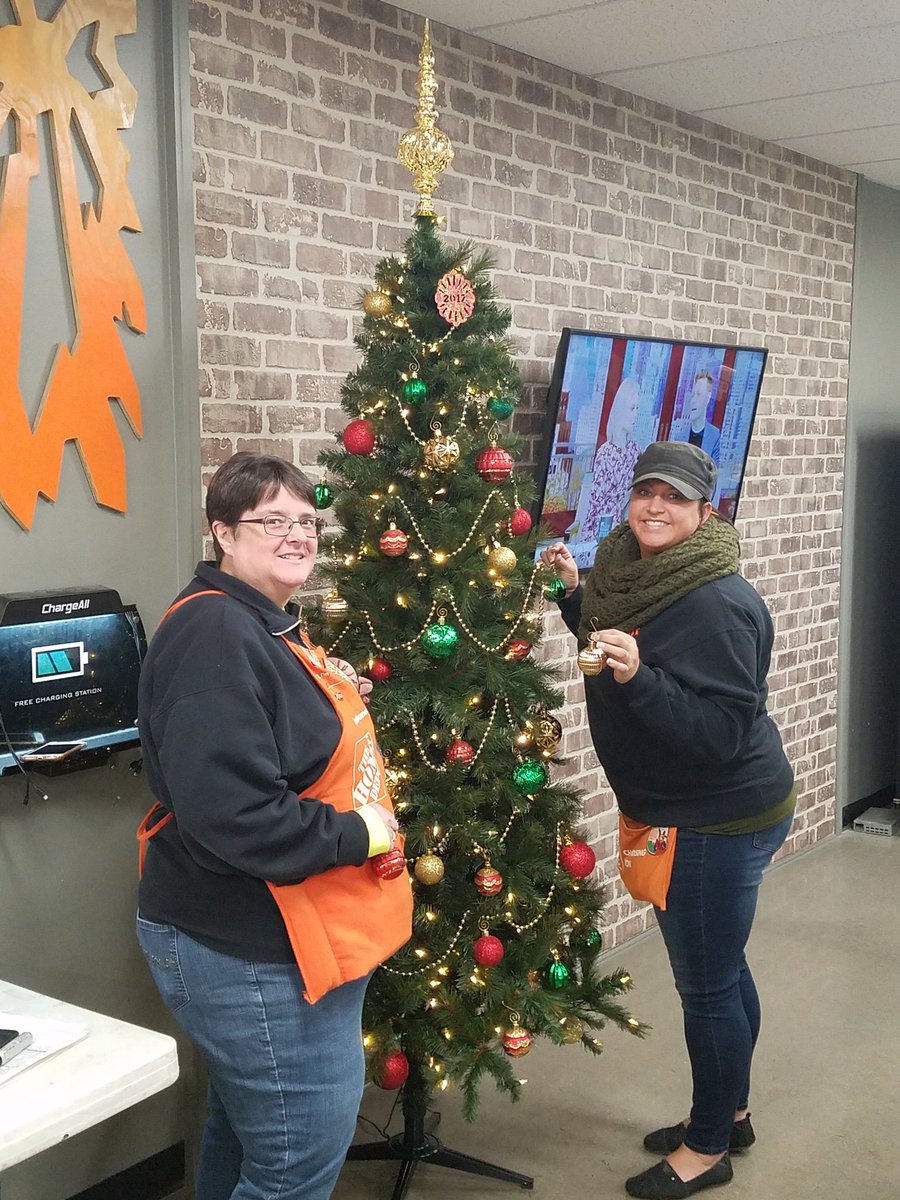 True partnership!  MET and Store decorating the break room at 3867!  Thanks Lish and Cari! <a href="/3867_MET/">3867MET</a> <a href="/jcmiller0770/">Jason Miller</a> @HillardBob <a href="/shannonxmaxwel1/">Shannon Maxwell</a>
