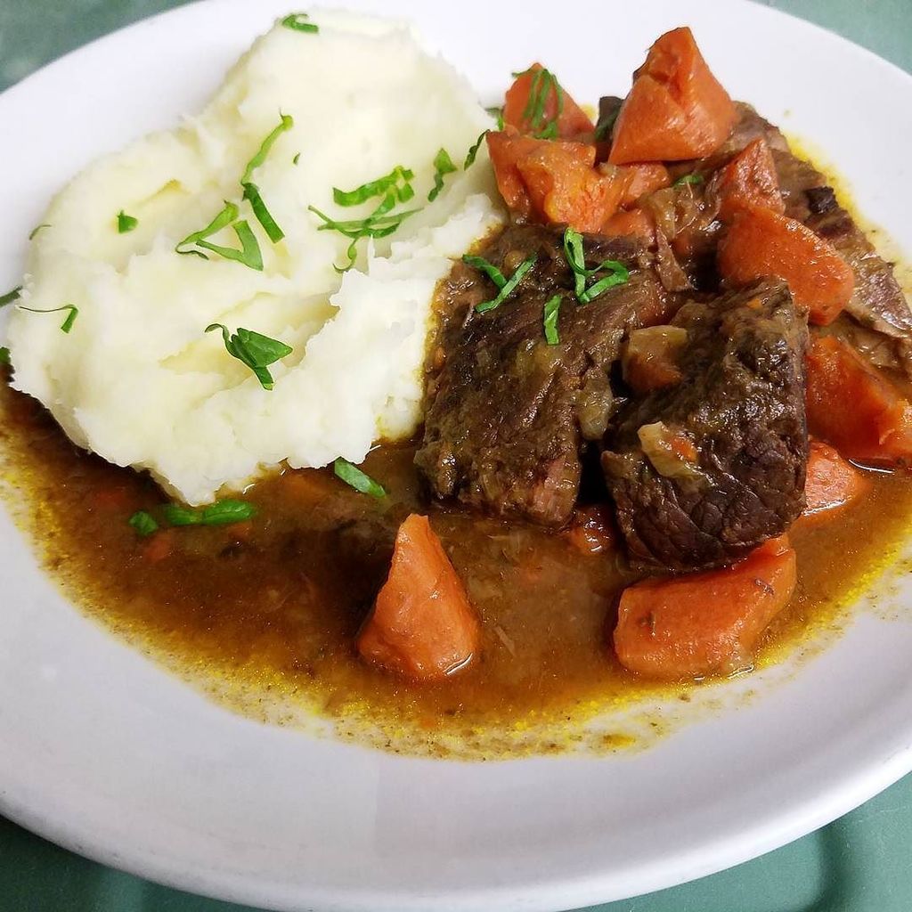 CiaoForNowNYC's tweet photo. Wednesday special: Grass Fed Beef Stew cooked in red wine with organic carrots served over mashed potatoes! #familyowned #thelodown #eastvillagegrieve #evgrieve #healthyeating #healthy #organic #healthycomfortfood #eastvillage #eastvillagecafe #nyccoffe… https://t.co/KeqGqSMXH4 https://t.co/4P2kXzNFYD