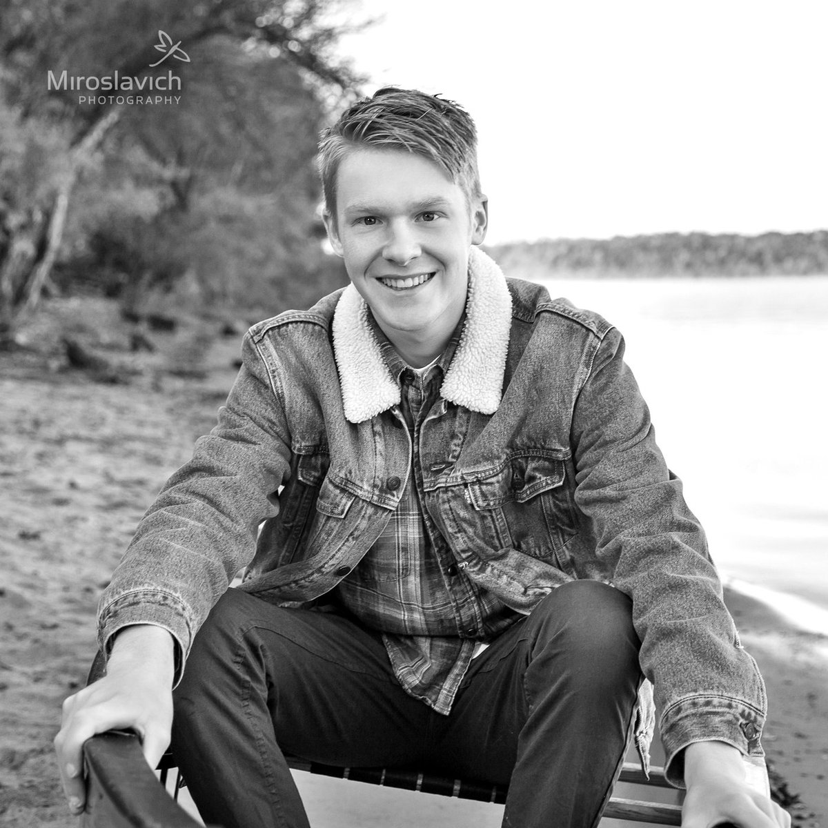 PhotoMiro's tweet photo. #miroslavichphotography #miroslavichseniors #thecrew #classof2018 https://t.co/WFajjrFuLe