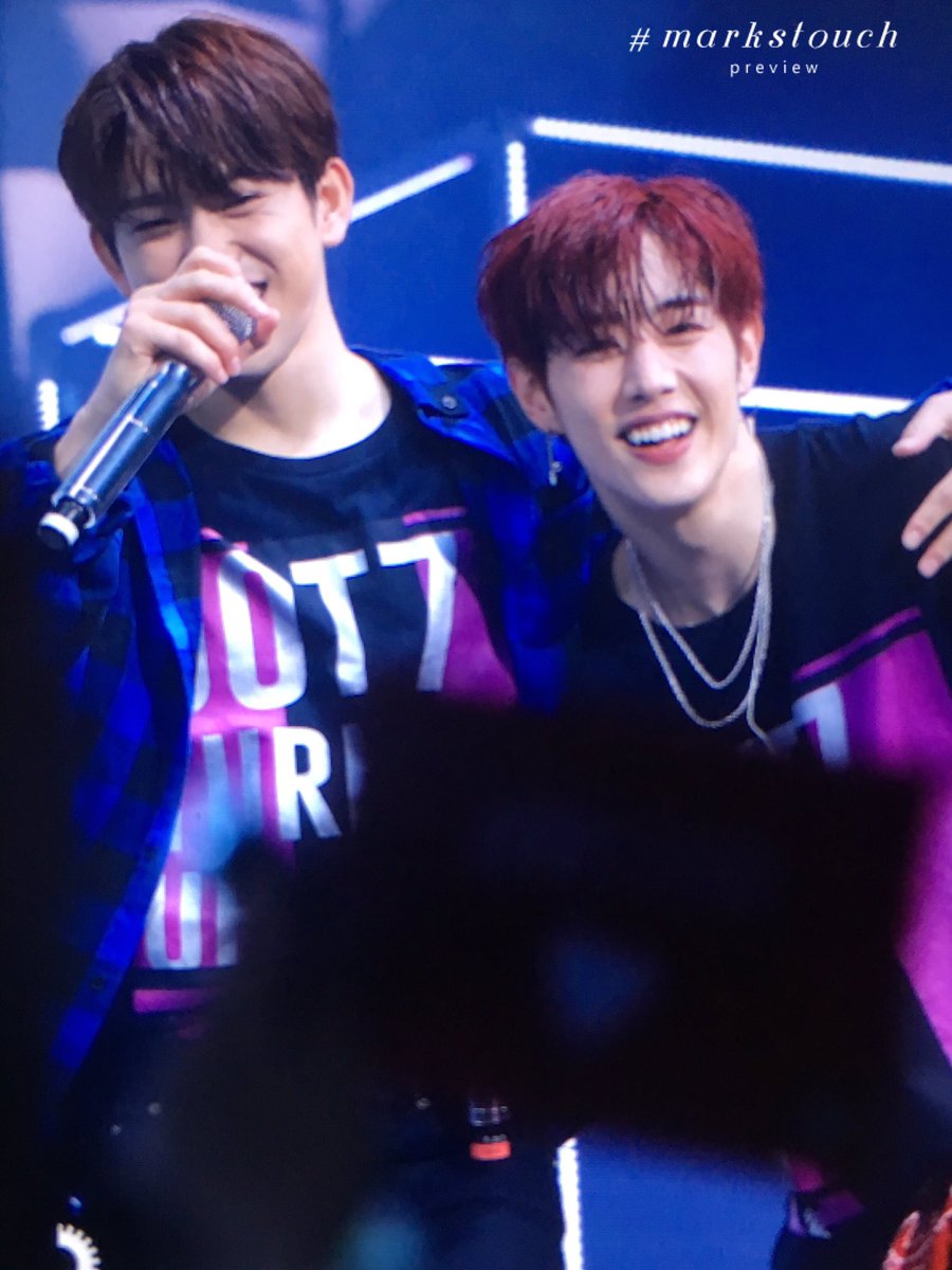 markstouch's tweet photo. 171122 #마크 찌녕이랑 신났징😆💚 #GOT7 #갓세븐 #Mark https://t.co/7fwmdE93r1