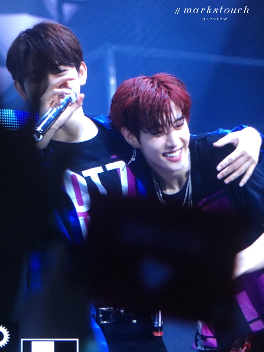 markstouch's tweet photo. 171122 #마크 찌녕이랑 신났징😆💚 #GOT7 #갓세븐 #Mark https://t.co/7fwmdE93r1