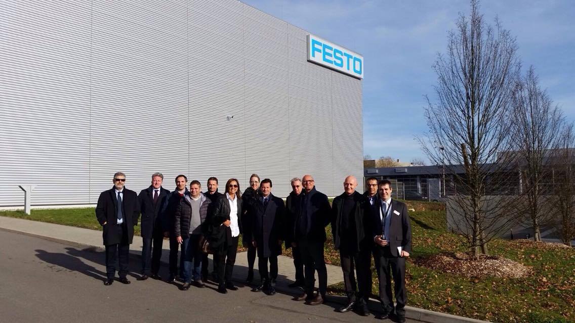 Exaltech_Srl's tweet photo. In visita al ⚙Plant Festo di Scharnhausen⚙
Assieme alla sezioni IT ed elettronica di Unindustria, ci troviamo nel modernissimo impianto di produzione di FESTO: il Scharnhausen Technology Plant, un esempio concreto di #SmartFactory e #Industria40 https://t.co/ZWHvhXzVY7