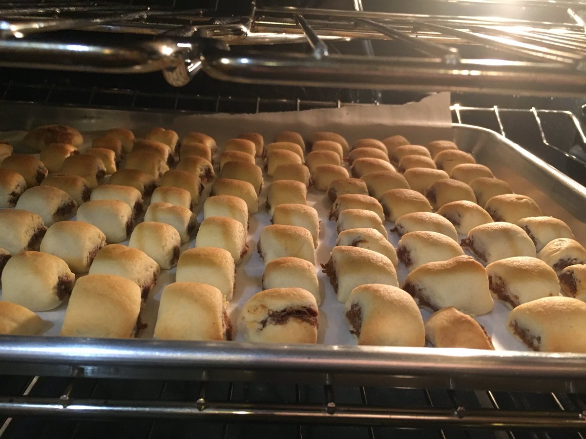 GiGisCookies's tweet photo. #cantgetfresher #ovenfresh #morning #baking #cookies #naturalingredients #gigiscookies #shopsmall #shopsmallsaturday #shopARL #buylocal #shopAWE https://t.co/J2JyIgsUTn