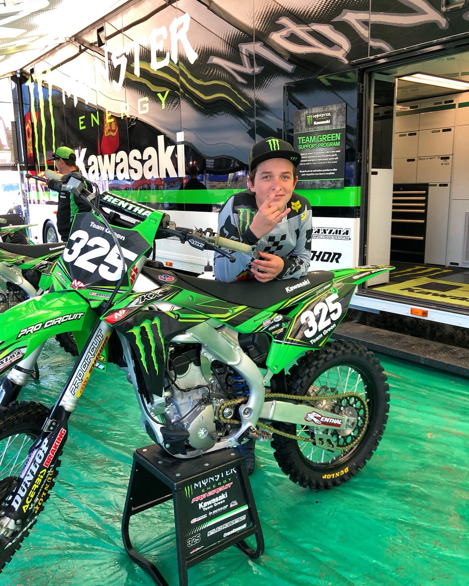 RaceKawasaki's tweet photo. Hey, I like your style!🤘 All smiles at #MiniOs2017 ...at least until the rain comes back around. #TeamGreen https://t.co/ZO5FzQTokT