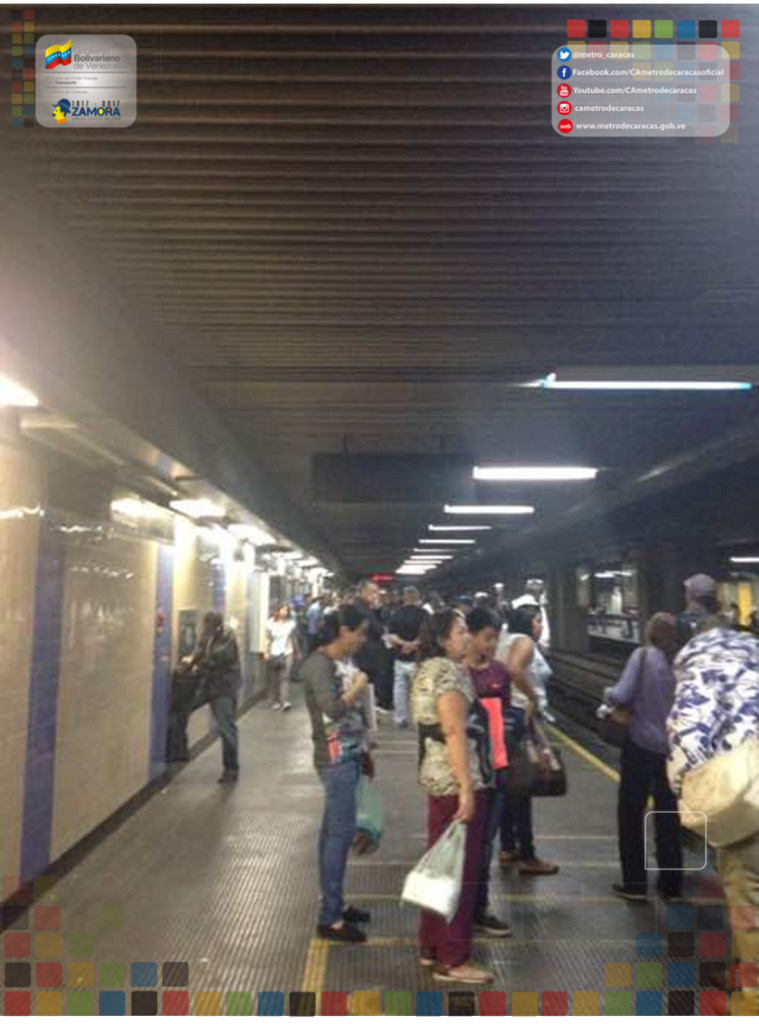 metro_caracas's tweet photo. Recuperadas las luminarias de la estación #CPT (Capitolio) gracias a las inversiones del #GobiernoBolivariano y al esfuerzo de la #ClaseObrera del @metro_caracas activa en el plan #PorAmorAlMetro porque #ElMetroSomosTodos @NicolasMaduro https://t.co/udkRzmjNC2