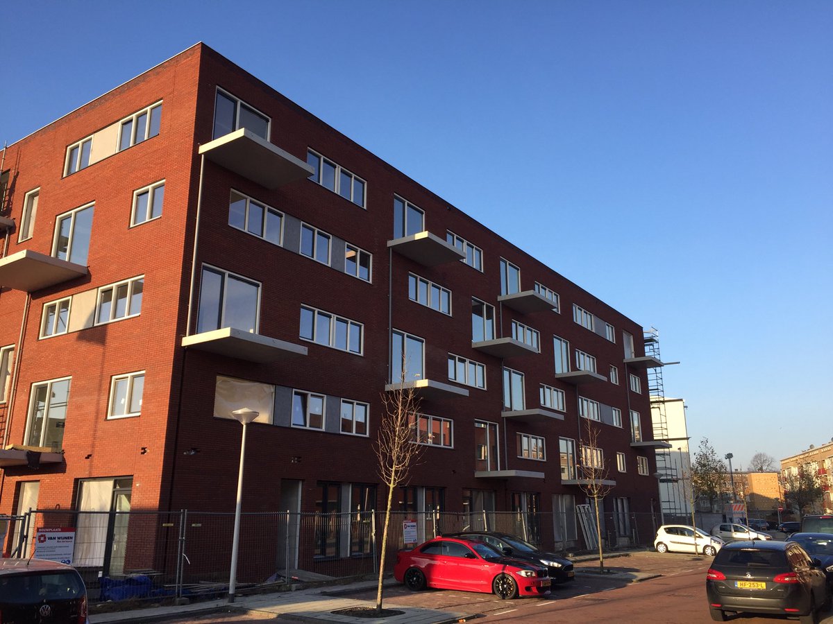 De oost en zuid gevel steiger vrij <a href="/Kumijkozijnen/">Kumij Kozijnen</a>  kozijnen gemonteerd volgende week starten de eerste nuts partijen vrijdag start <a href="/sijperda/">Sijperda Verhuur BV</a> met demontage steiger #tijenbuurt <a href="/VanWijnenGroep/">Van Wijnen</a>