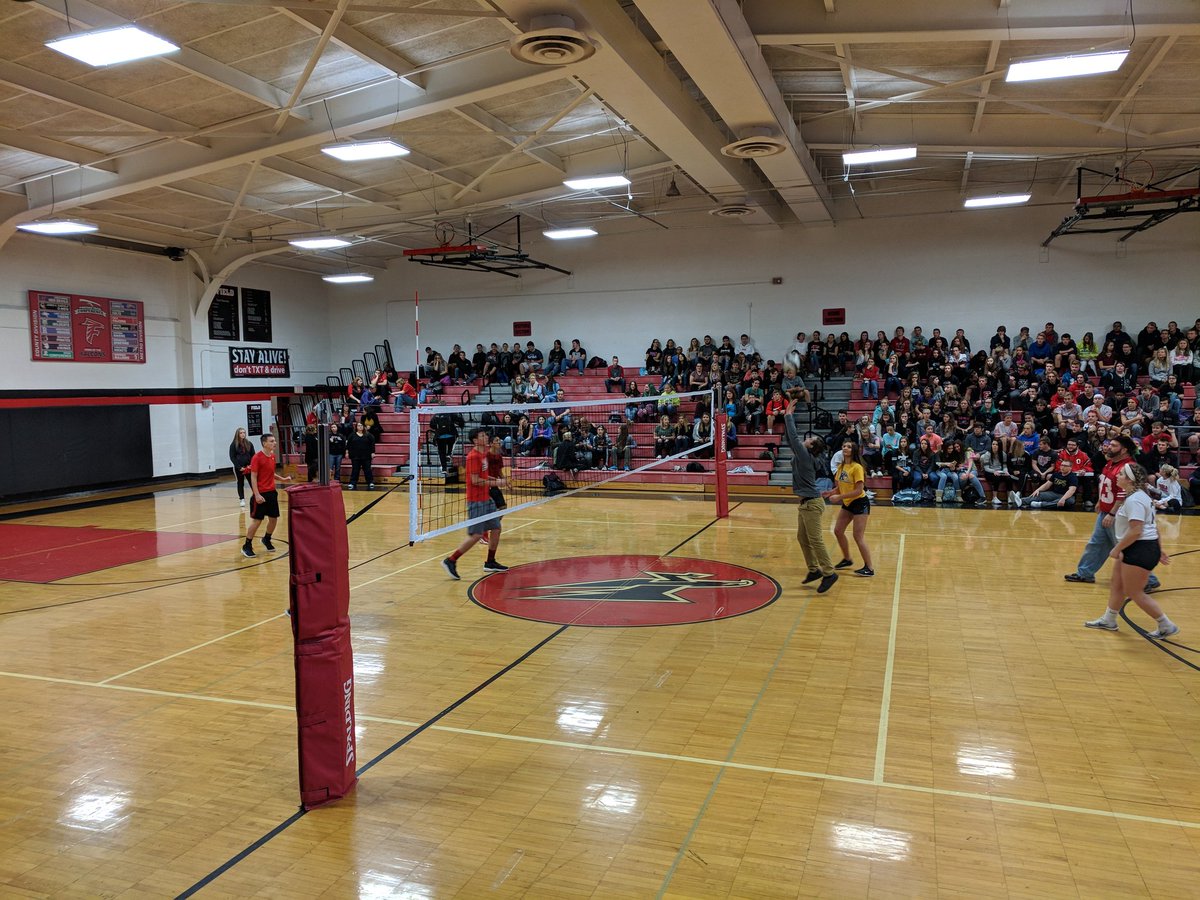 SanzoneFHS's tweet photo. @FIELD_HS #fieldhsfalcons Volleyball Tournament! https://t.co/2ykcKv06AG