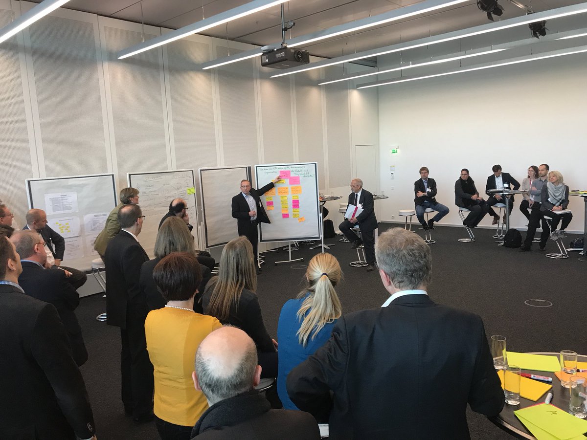 DGQ_LGS_Sued's tweet photo. Agilität ist eines der vielen Schlagwörter beim diesjährigen DGQ-QTag 2017
#DGQ #QTag17 @DGQBerlin https://t.co/yyJoRfzifa