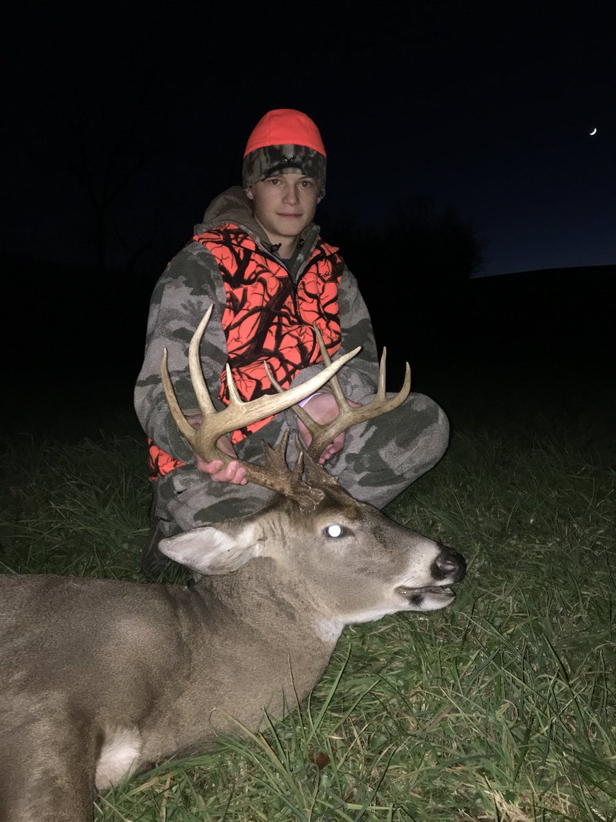 LucasLivengood's tweet photo. Got the big buck😆#13point https://t.co/1nslaidvdN