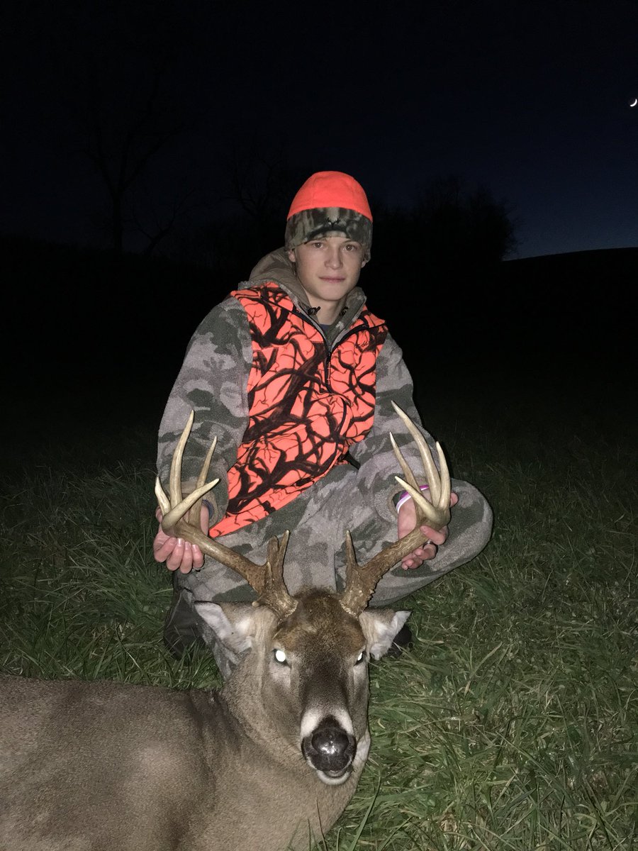 LucasLivengood's tweet photo. Got the big buck😆#13point https://t.co/1nslaidvdN