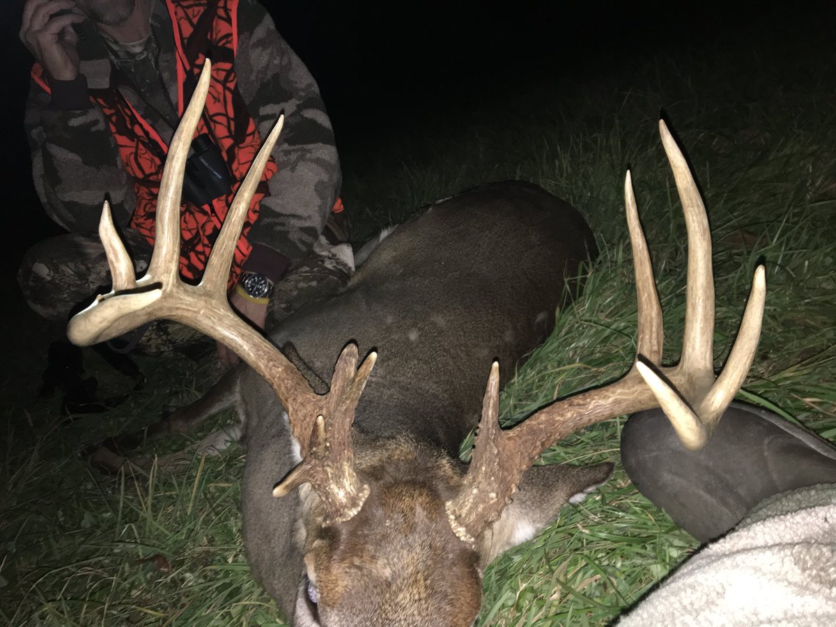 LucasLivengood's tweet photo. Got the big buck😆#13point https://t.co/1nslaidvdN
