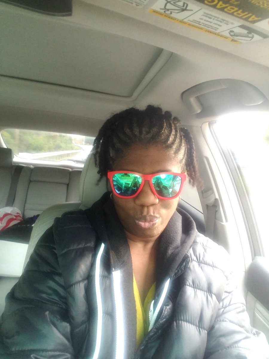 RunKMM's tweet photo. Just me styling my @goodr special edition glasses from @Mercury_Mile. Get your box today. #getstyled #running #goodr #runpretty #playgoodr #polarized https://t.co/wljTcb0Wpj