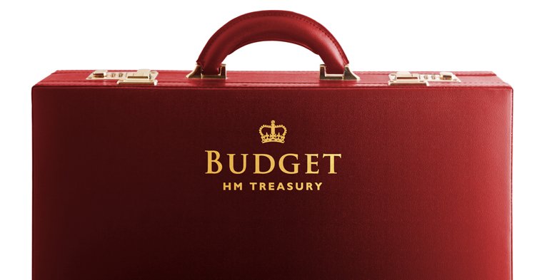 Alice_Harrold's tweet photo. Nurses are coming away from #BudgetDay with no more pay than before. @theRCN's deadline has passed and nurses cannot wait for more 'pay structure modernisation'. Has the time come to strike? #scrapthecap https://t.co/W7PKvCWzLc