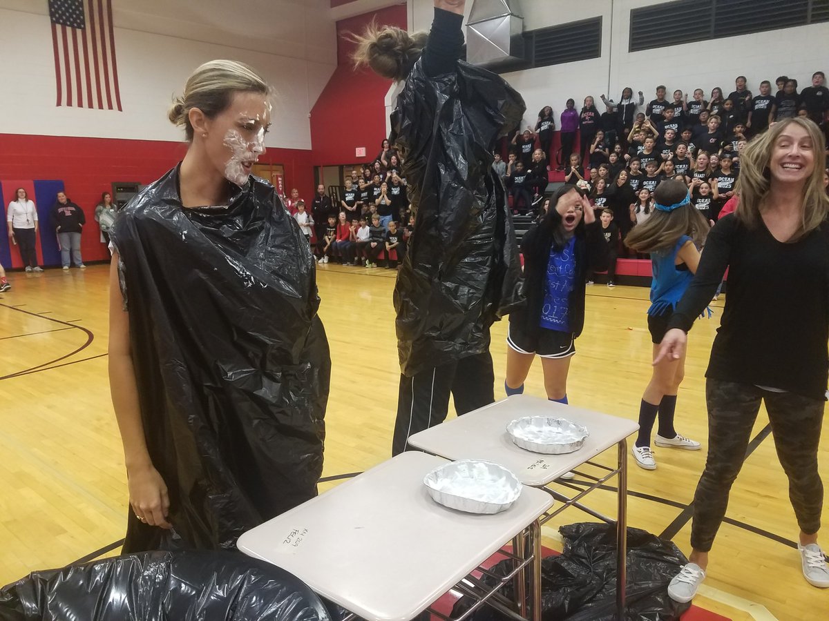 mrsjcoyle44's tweet image. Kreuger defeats Durand in the Pie Eating contest! #thelookofdefeat #pieeatingcontest #almostanythinggoes