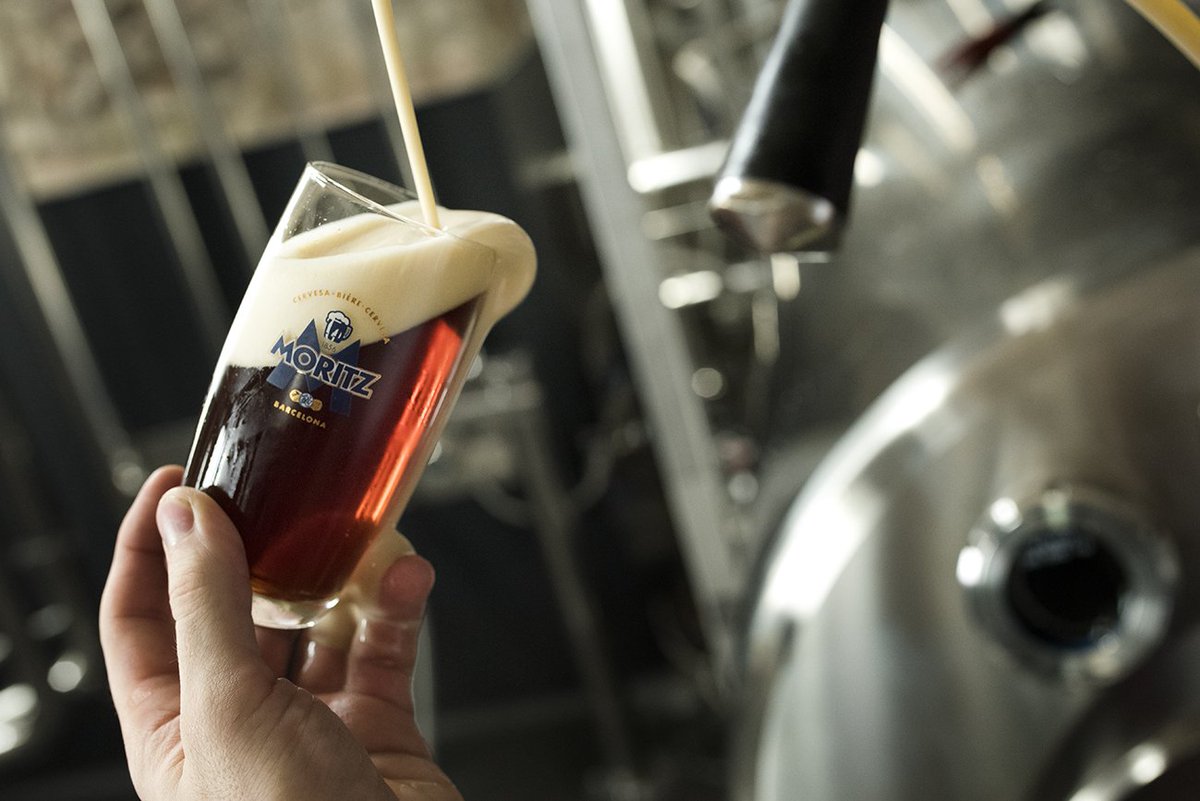 MoritzBarcelona's tweet photo. ⚠️NEW⚠️ La MORITZ FUM FUM FUM ja ha arribat! La nostra cervesa fumada, elborada al #MoritzBeerLab de la Fàbrica Moritz Barcelona i perfecta per la tardor🔥Tots els detalls a https://t.co/UTKvkBSJgY https://t.co/5BBjm85eA2