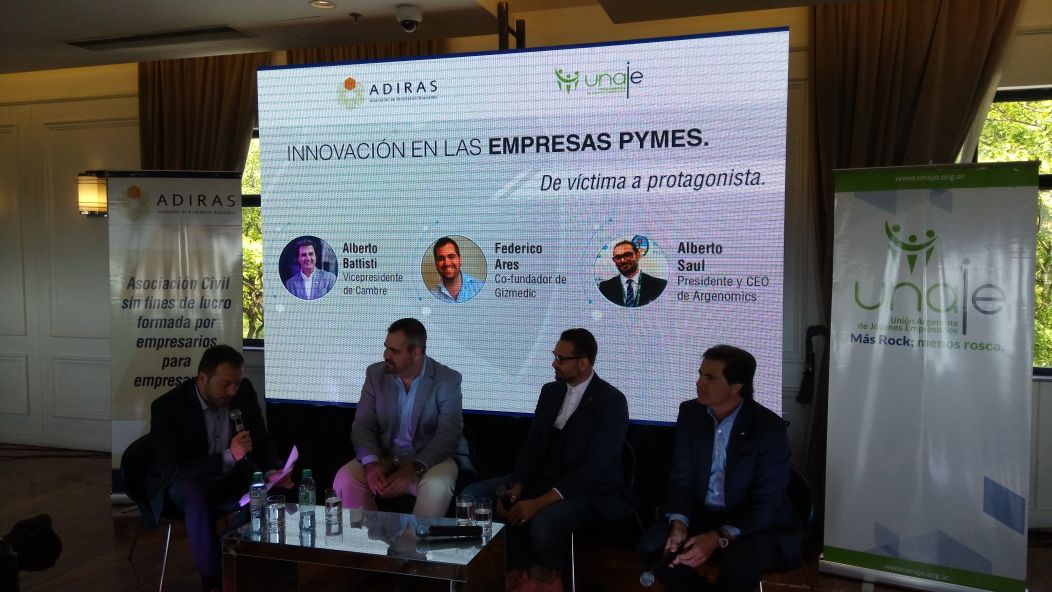 UNAJE's tweet photo. Comenzó el tercer panel: "#Innovación en las #empresas #pymes" con @apbattisti, @federicoares y @albertsaul. https://t.co/qiDew2pkX1