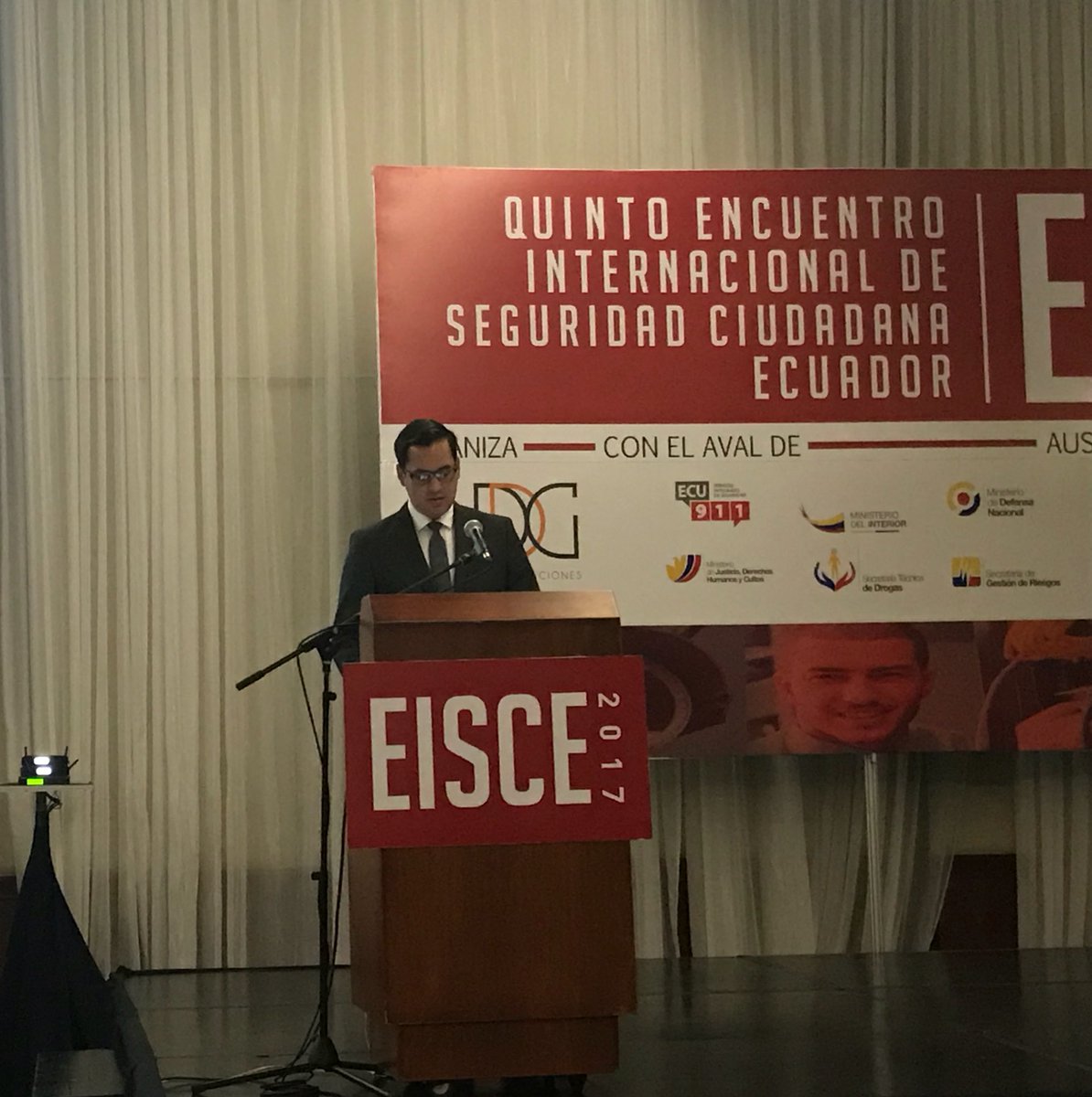 EISCE_ec's tweet photo. Mgs. @ASandovalEC Director general @ECU911_  : Seguridad y Emergencias en el Ecuado, aporte de ECU 911 https://t.co/jVtkVKIfZV