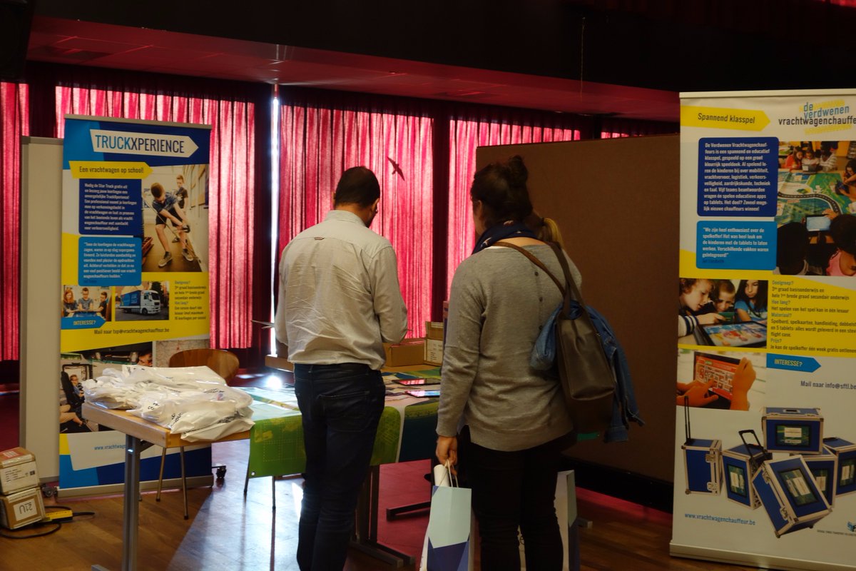 vormingscentrum's tweet photo. vandaag is het vormingsmoment van de #technotrailer in het #vormingscentrum en de collega's van @havencentrum en Europa Direct van @prov_antwerpen zijn ook van de partij @TalentMalle https://t.co/a2AdsdD582