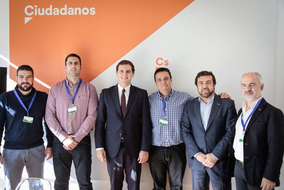 Albert_Rivera's tweet photo. Seguimos trabajando para lograr la #EquiparaciónYa que merecen la @policianacional y la @guardia_civil. Hoy nos hemos reunido con los representantes de @jusapol https://t.co/JA5FfJnZxe