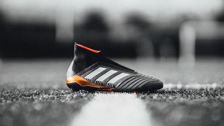 ProBootRoom's tweet image. Solid thoughts on the new @adidasfootball Predator 18+ | Looks a little like a spaceship, but glad they are actually a simple black colourway. Think I'm a fan...🚀👍
