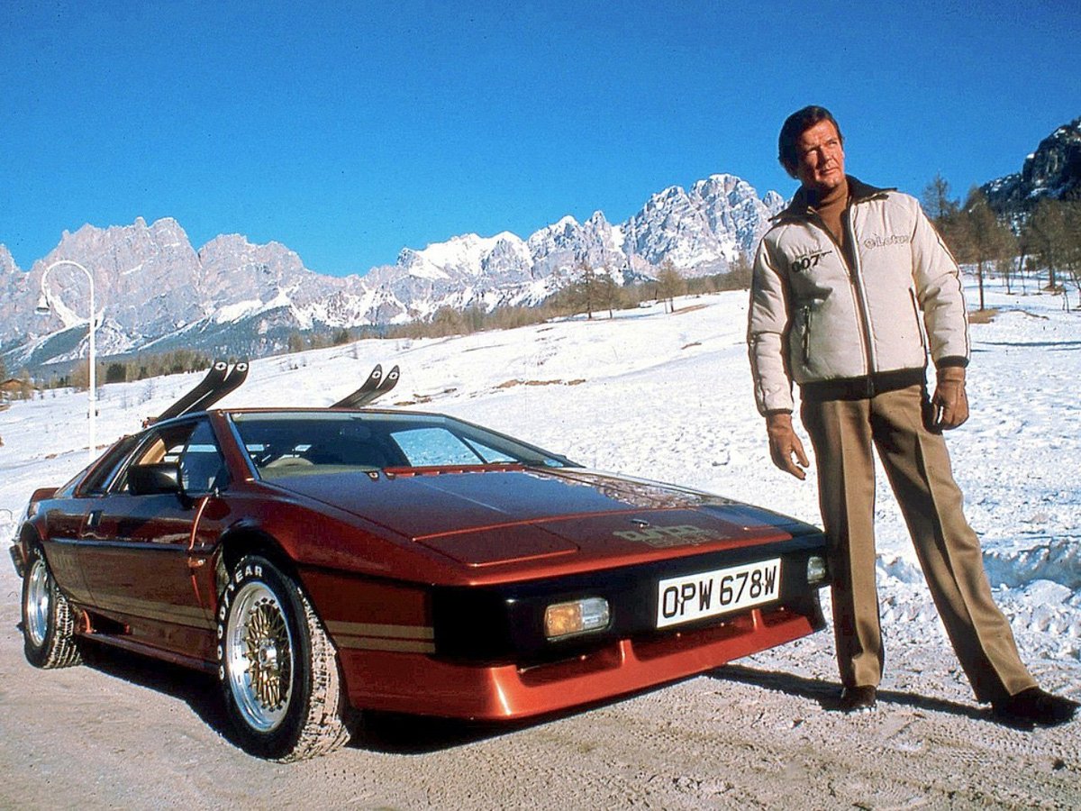 Traveling_89's tweet photo. @MdAntonieta @LuchoJacobsen Late #Roger_Moore #Bond007 "For Your Eyes Only" / https://t.co/YxLNJrMzZf