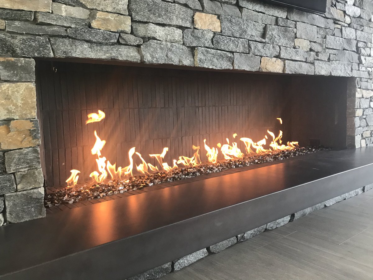 AspectFineHomes's tweet photo. 9’-0” wide monster #Fireplace 🔥 🔥 🔥 #CraftDesignBuild #customHome @PHXArchitecture @JLDAtweet @aspectfinehomes #AspectFineHomes #Fireglass https://t.co/esK8WJls7Y