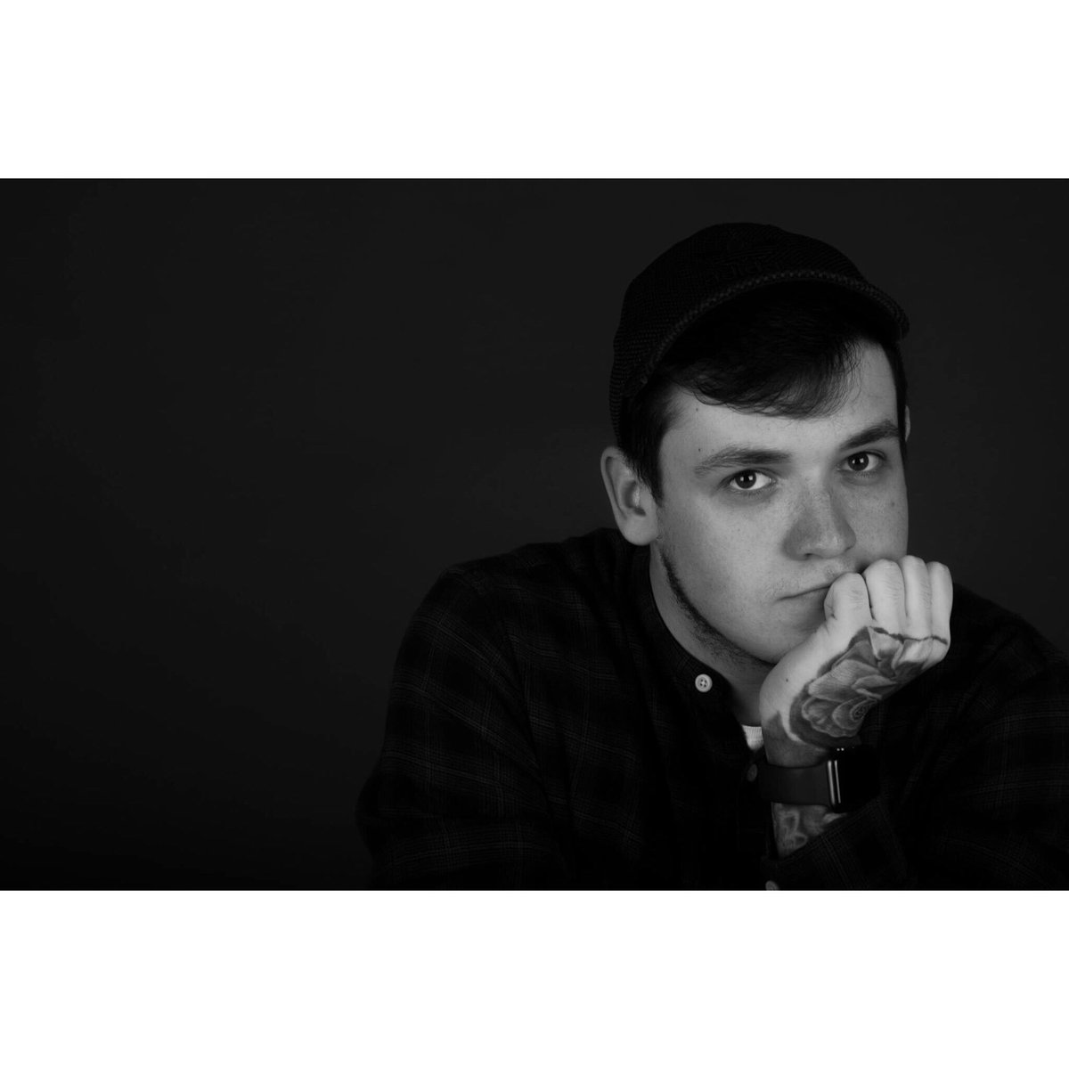 PhotographyUoc's tweet photo. @MollyHJames photography in todays studio session! https://t.co/cs7fJOC27A