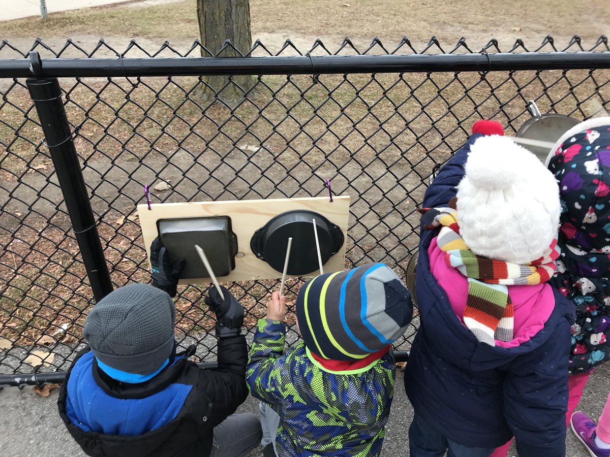 DFLinton's tweet photo. What do you do with leftover pots and pans? Make a music of course! #artsfocus through #reggio approach @Clark_Blvd_PS @ClarkKindies @LizCookPDSB @kevseb https://t.co/caO1TwZiQR
